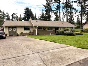 936 Daniels Dr in Fircrest, WA - Building Photo - Building Photo