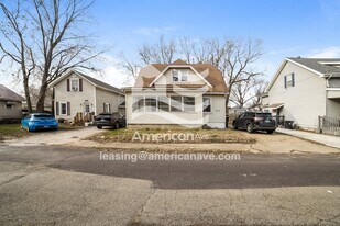 1117 Woodlawn Ct in Pekin, IL - Building Photo