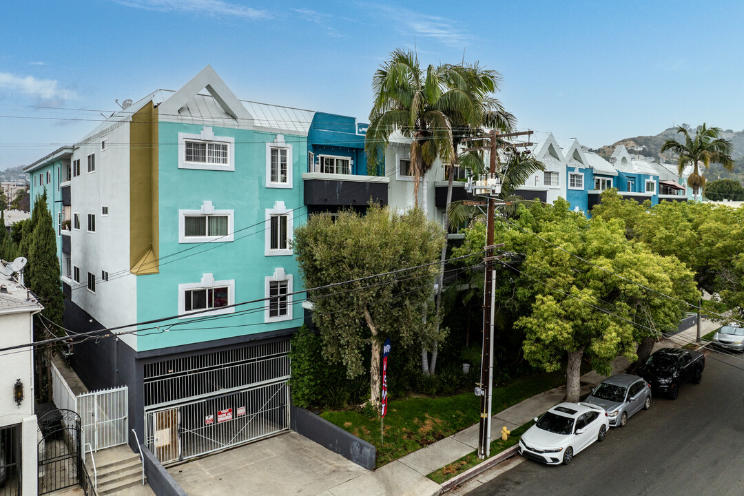 West Hollywood Vista Apartments in Los Angeles, CA - Foto de edificio