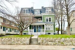 10 Linden Pl in Stamford, CT - Building Photo