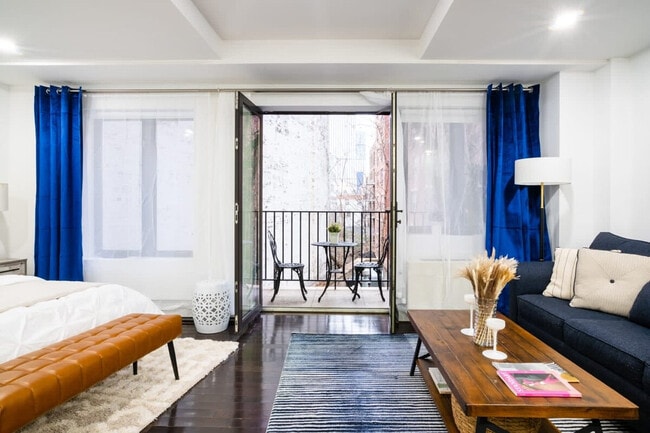809 9th Ave in New York, NY - Building Photo - Building Photo
