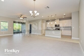6132 Colmar Pl in Apollo Beach, FL - Foto de edificio - Building Photo