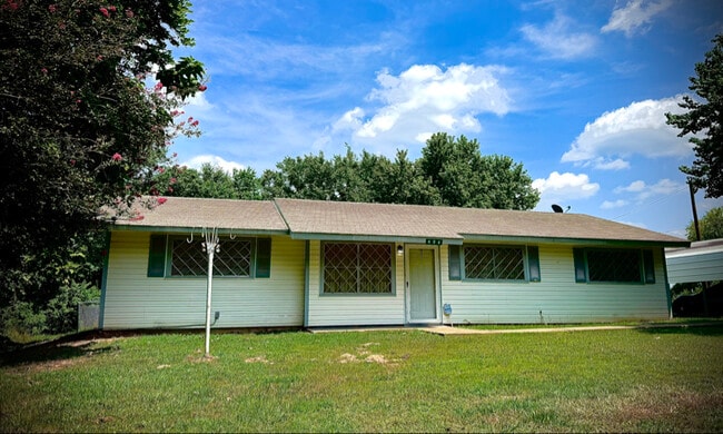 property at 406 S Hubbard Ave.