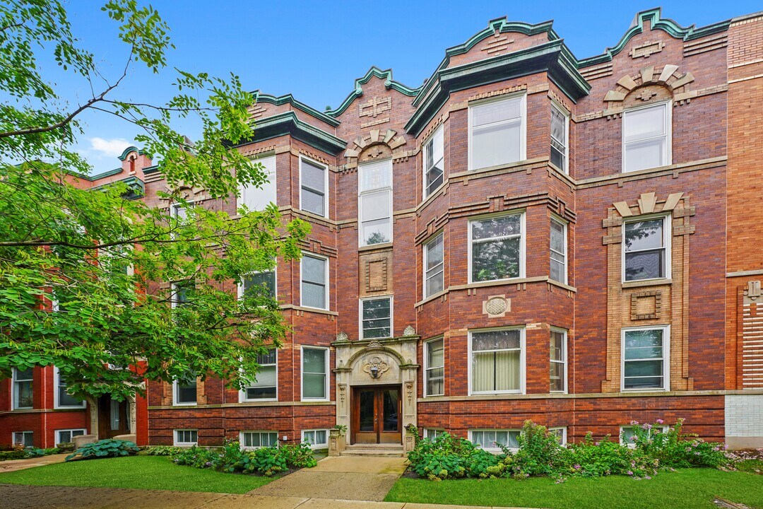 2129 W Cortez St in Chicago, IL - Building Photo