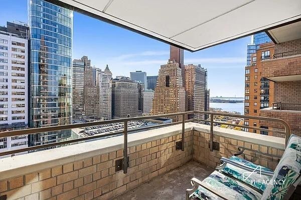 200 Rector Pl in New York, NY - Building Photo