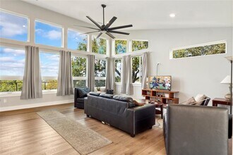 300 Summit Ridge Dr N in Lago Vista, TX - Building Photo - Building Photo
