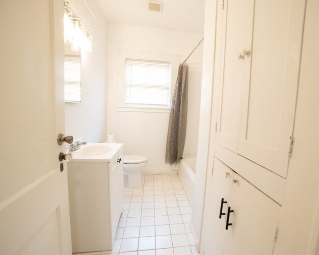 property at 1922 Wentworth St