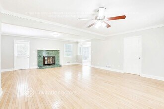 562 Rollingwood Dr in Stone Mountain, GA - Building Photo - Building Photo