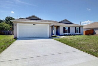 5737 NW Jigsaw Ln in Port St. Lucie, FL - Building Photo - Building Photo