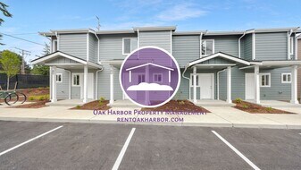 120 NE 10th Ave in Oak Harbor, WA - Building Photo