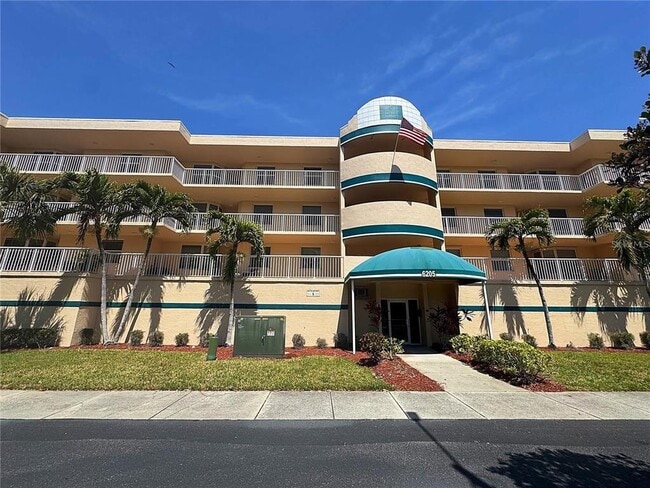 6205 Shoreline Dr in St. Petersburg, FL - Building Photo - Building Photo