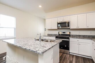 5251 Dawn Break in Saint Hedwig, TX - Building Photo - Building Photo