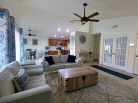 42297 Sultan Ave, Unit The Oasis Country Club in Palm Desert, CA - Building Photo