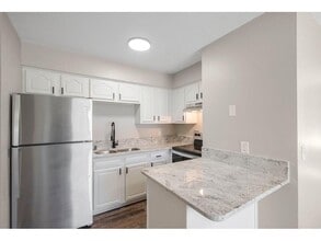 2081 Hillview Rd in Mounds View, MN - Building Photo - Building Photo
