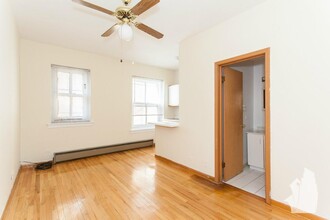 634 W Barry Ave, Unit 635-105 in Chicago, IL - Foto de edificio - Building Photo