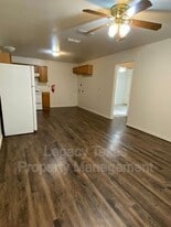901 N Border St in Cleburne, TX - Building Photo
