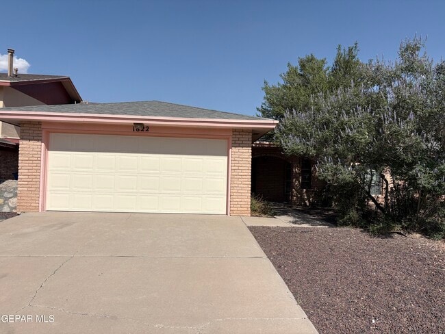 1822 Jack Nicklaus Dr in El Paso, TX - Building Photo - Building Photo