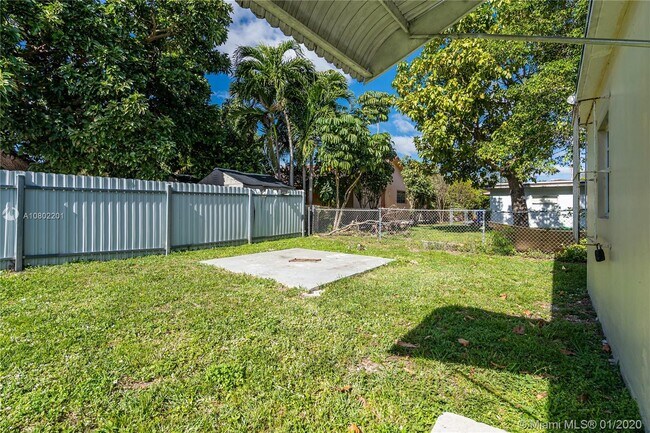 3157 SW 17th St-Unit -C (back cottage) in Miami, FL - Building Photo - Building Photo