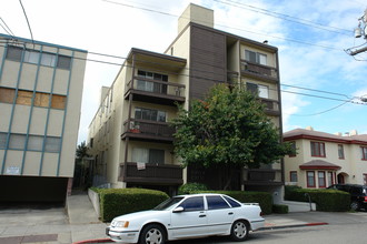 373 Staten Ave in Oakland, CA - Foto de edificio - Building Photo