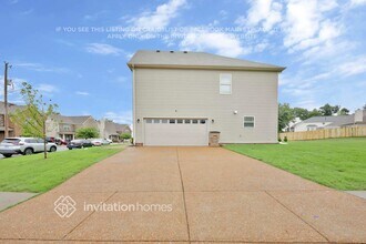 6476 Paddington Way in Nashville, TN - Foto de edificio - Building Photo