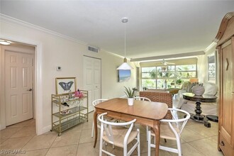 424 Broad Ave S in Naples, FL - Foto de edificio - Building Photo