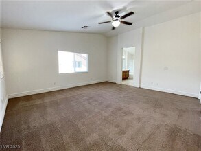9748 Waukegan Ave in Las Vegas, NV - Foto de edificio - Building Photo