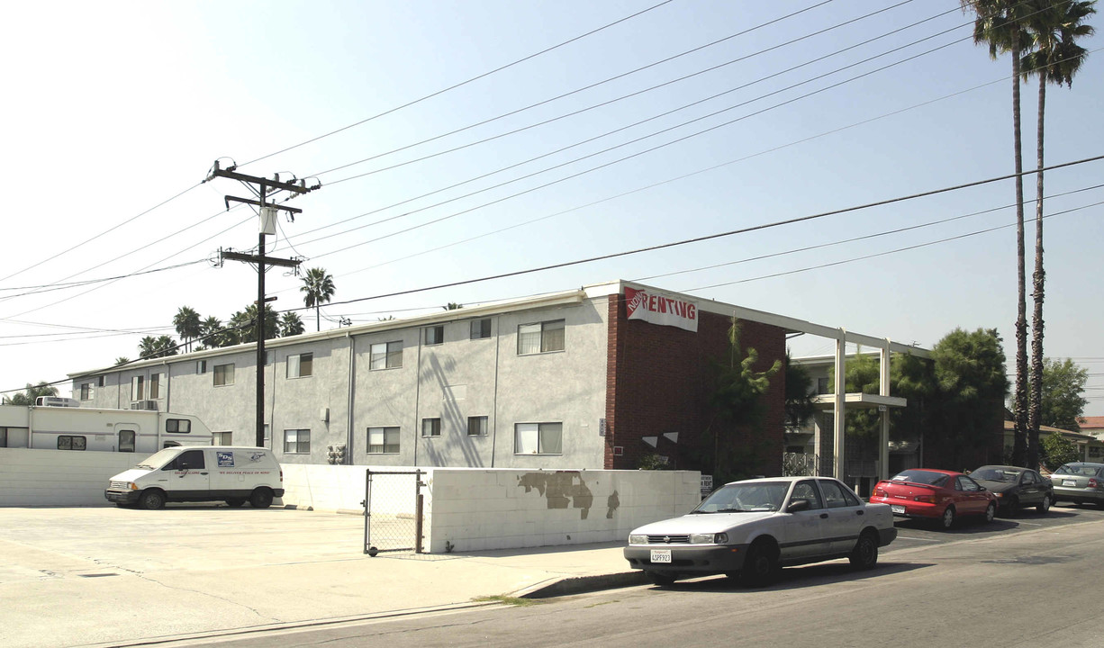 Vista Palms in San Gabriel, CA - Building Photo