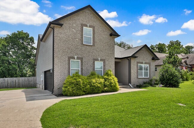 987 Promenade Dr in Adams, TN - Building Photo - Building Photo