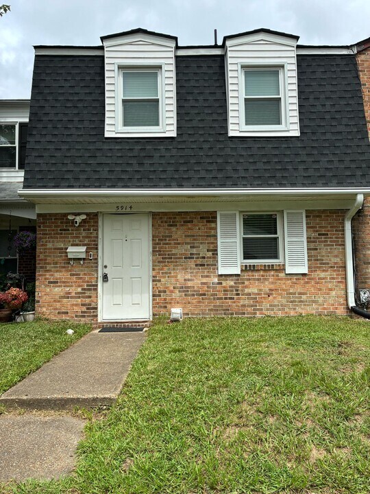5914 W Hastings Arch in Virginia Beach, VA - Building Photo