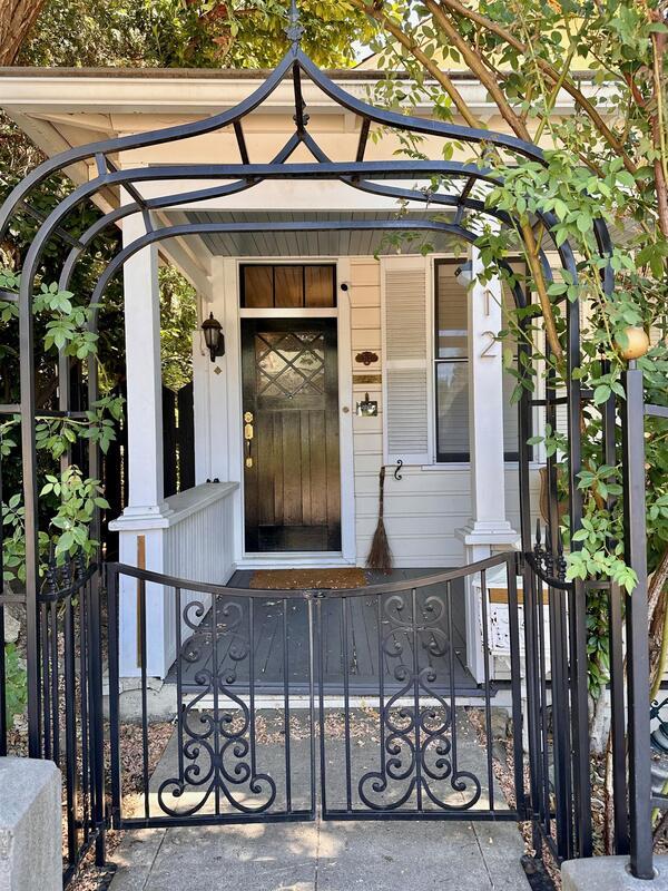 212 Nevada St in Nevada City, CA - Building Photo - Building Photo