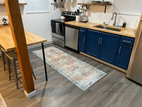 1934 Parallel St in Shasta Lake, CA - Foto de edificio - Building Photo