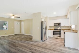 4666 Donovan St in Orlando, FL - Building Photo - Building Photo