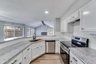 8526 Deer Meadow Dr in Houston, TX - Building Photo - Building Photo