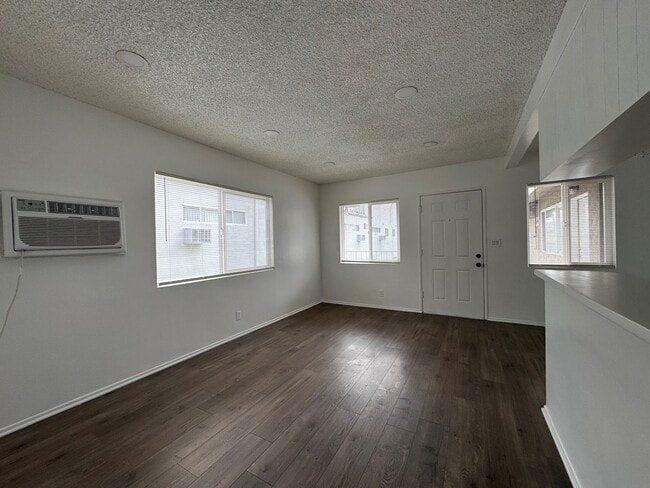 235&amp;237 W. Tujunga Ave. in Burbank, CA - Building Photo - Building Photo