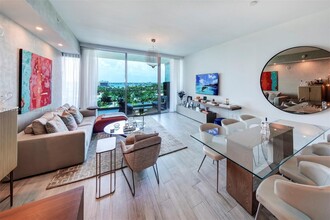 10201 Collins Ave in Bal Harbour, FL - Building Photo - Building Photo