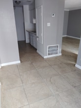 10110 Forum Park Dr in Houston, TX - Foto de edificio - Building Photo