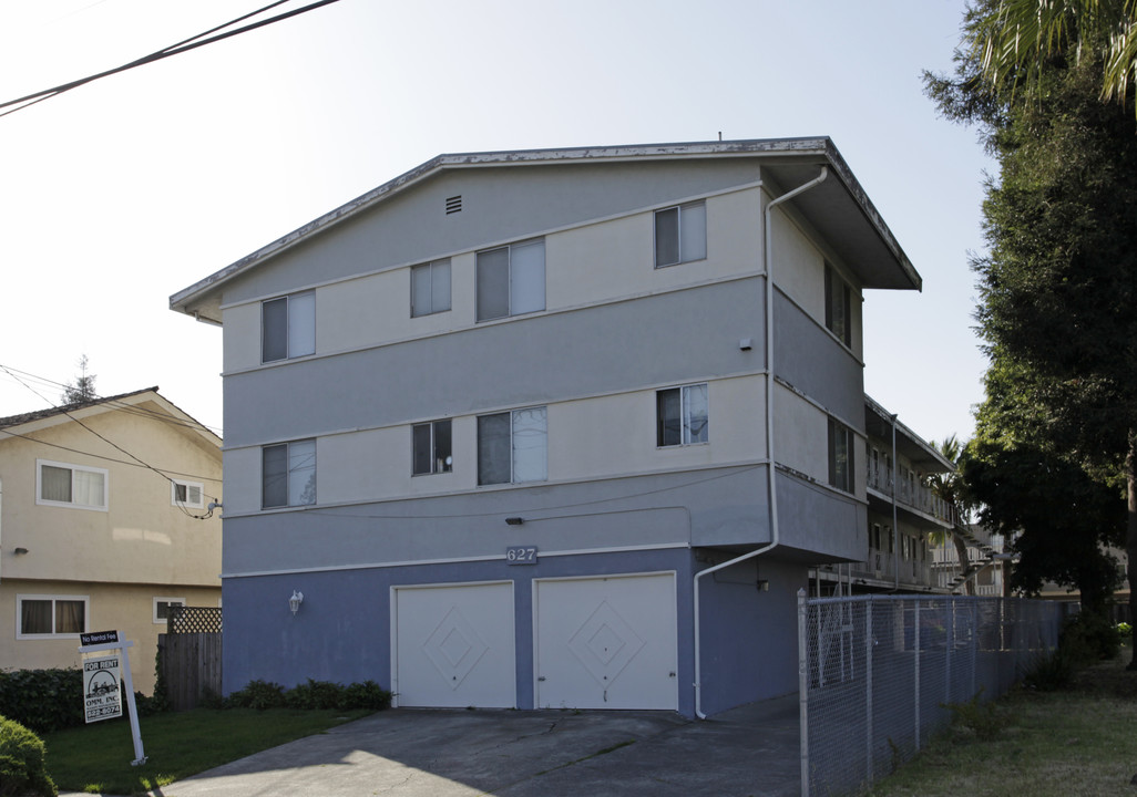 627 Dowling Blvd in San Leandro, CA - Foto de edificio