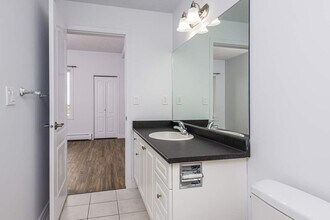 Grand Central Manor II in Edmonton, AB - Building Photo - Building Photo