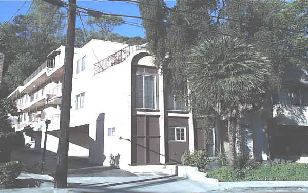 3915 Vineland Ave in Studio City, CA - Foto de edificio - Building Photo