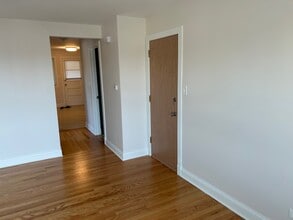 9608 N Greenwood Ave, Unit 2nd West in Des Plaines, IL - Building Photo - Building Photo