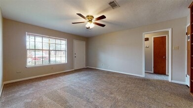 3921 Olive St, Unit A in Bryan, TX - Foto de edificio - Building Photo