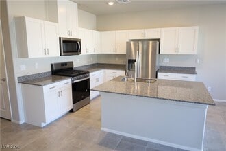 5269 Acadia Leaf St in Las Vegas, NV - Building Photo - Building Photo