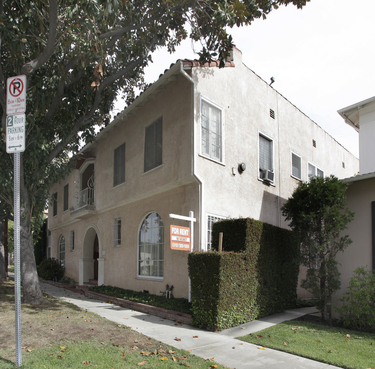 4258 Cahuenga Blvd in North Hollywood, CA - Foto de edificio