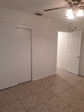 4926 David Ave in Sarasota, FL - Foto de edificio - Building Photo