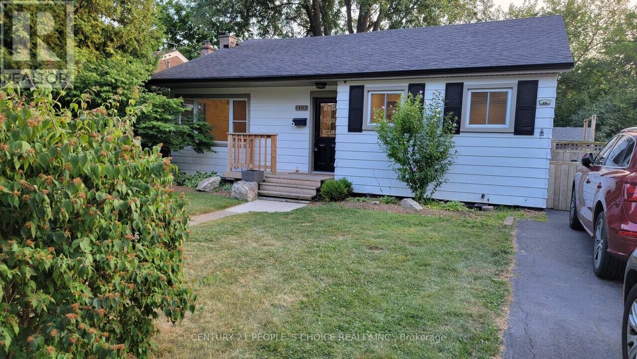 1402 Fisher Ave in Burlington, ON - Building Photo