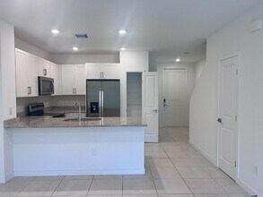 162 SE 5th Ct in Deerfield Beach, FL - Building Photo - Building Photo