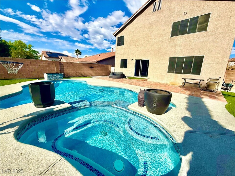 3245 Ridgecliff St in Las Vegas, NV - Building Photo