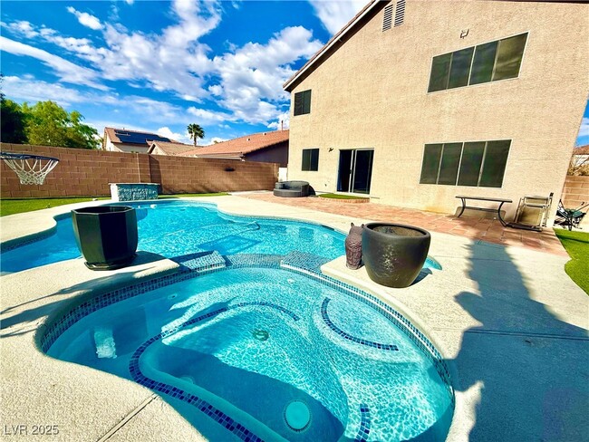 property at 3245 Ridgecliff St