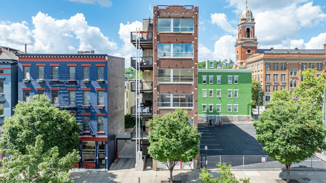 Rosmur Vue Condominiums in Cincinnati, OH - Foto de edificio - Building Photo