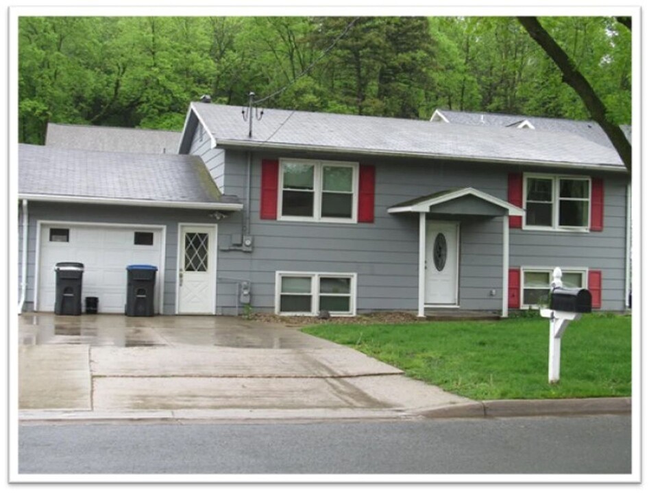 214 James Ave in Mankato, MN - Foto de edificio